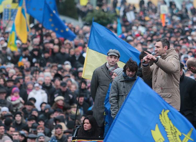 Vitali Klitschko auf dem Kiewer Maidan / Konstantin Chernichkin, n-ost