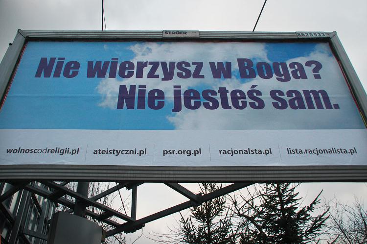 „Du glaubst nicht an Gott? Dann bist Du nicht allein“. In vielen polnischen Städten hängen atheistische Plakate. / Kathrin Lechler, n-ost 