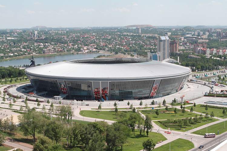Donbass-Arena in Donezk / Konstantin Chernichkin, n-ost