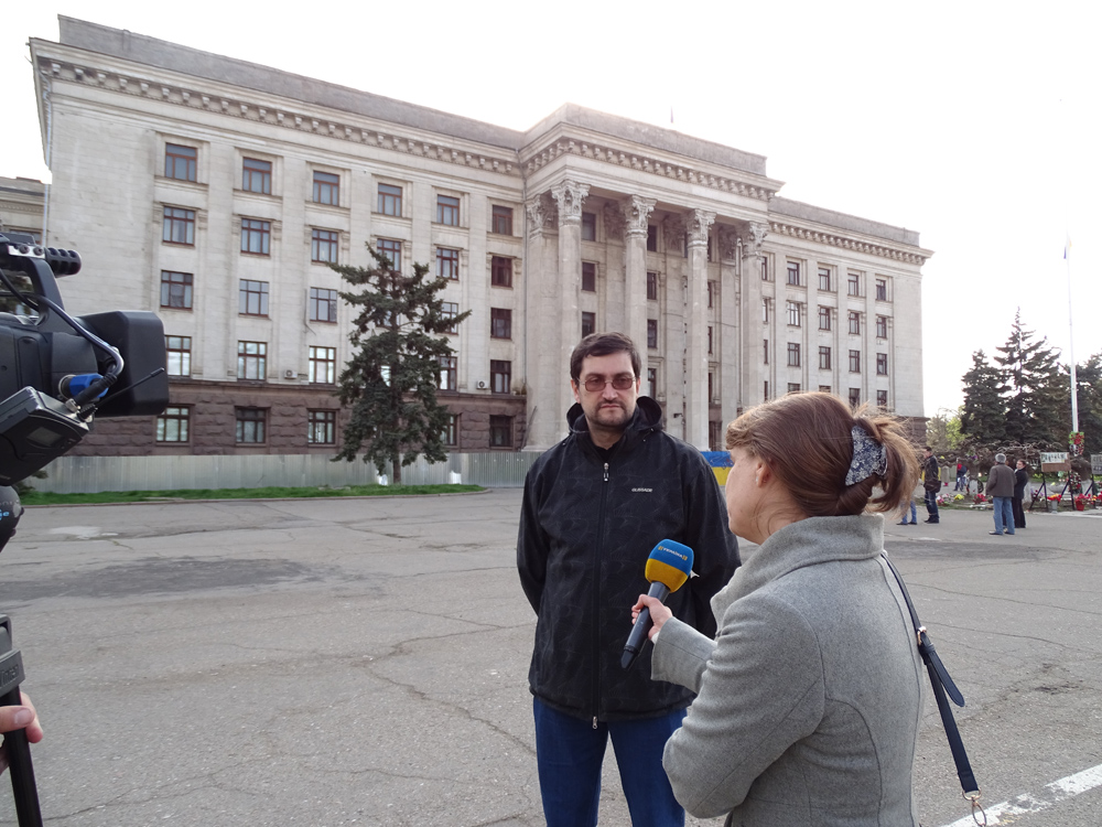 Der pro-ukrainische Journalist Sergej Dibrow untersuchte mit pro-russischen Kollegen die Vorfälle in Odessa. Das Fazit: Eine Verkettung unglücklicher Zufälle. / Foto: Simone Brunner