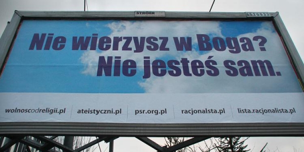 „Du glaubst nicht an Gott? Dann bist Du nicht allein“. In vielen polnischen Städten hängen atheistische Plakate. / Kathrin Lechler, n-ost 