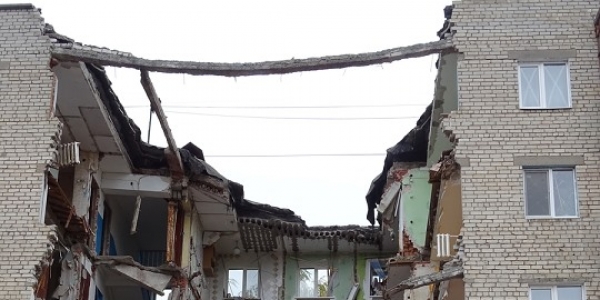 Ein komplett zerstörtes Wohnhaus im ostukrainischen Slowjansk. / Simone Brunner, n-ost
