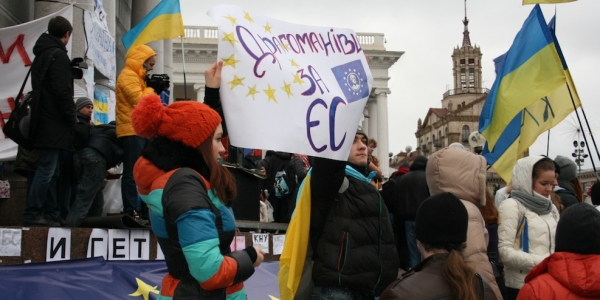 Viele Schüler und Studenten demonstrieren in Kiew für eine Annäherung der Ukraine an die EU. / Andre Eichhöfer, n-ost