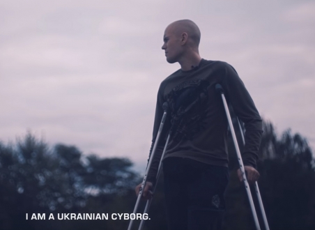 Aus der ukrainischen Replik auf den Apple-Spot. / https://www.youtube.com/watch?v=Eq9uqcyl69w