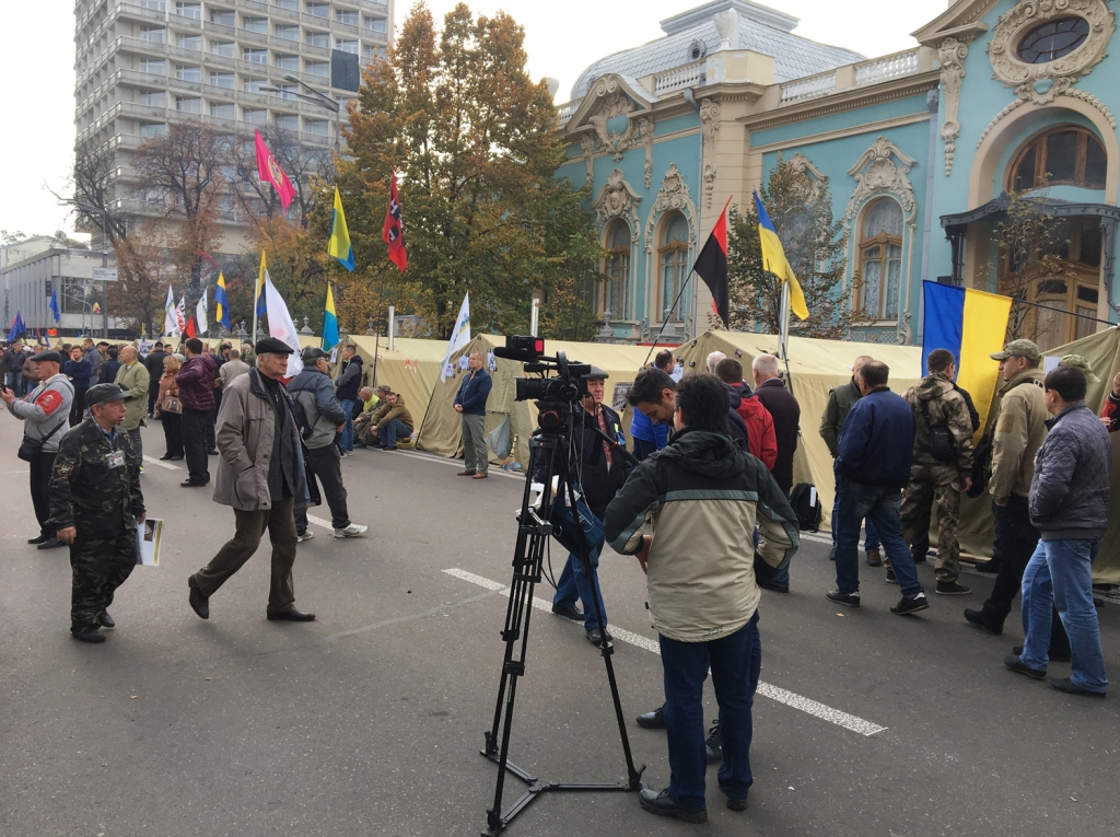 Die Protestierenden wollen mit Zelten und Fahnen an den Maidan erinnern. Es handelt sich jedoch eher um eine überschaubare Gruppe. / Foto: Denis Trubetskoy.