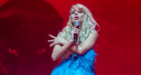Die ukrainische Sängerin Switlana Loboda tritt nach wie vor in Russland auf. Hier singt sie im Februar 2018 in St. Petersburg. / Foto: Okras  CC BY-SA 4.0, https://commons.wikimedia.org/w/index.php?curid=66330767