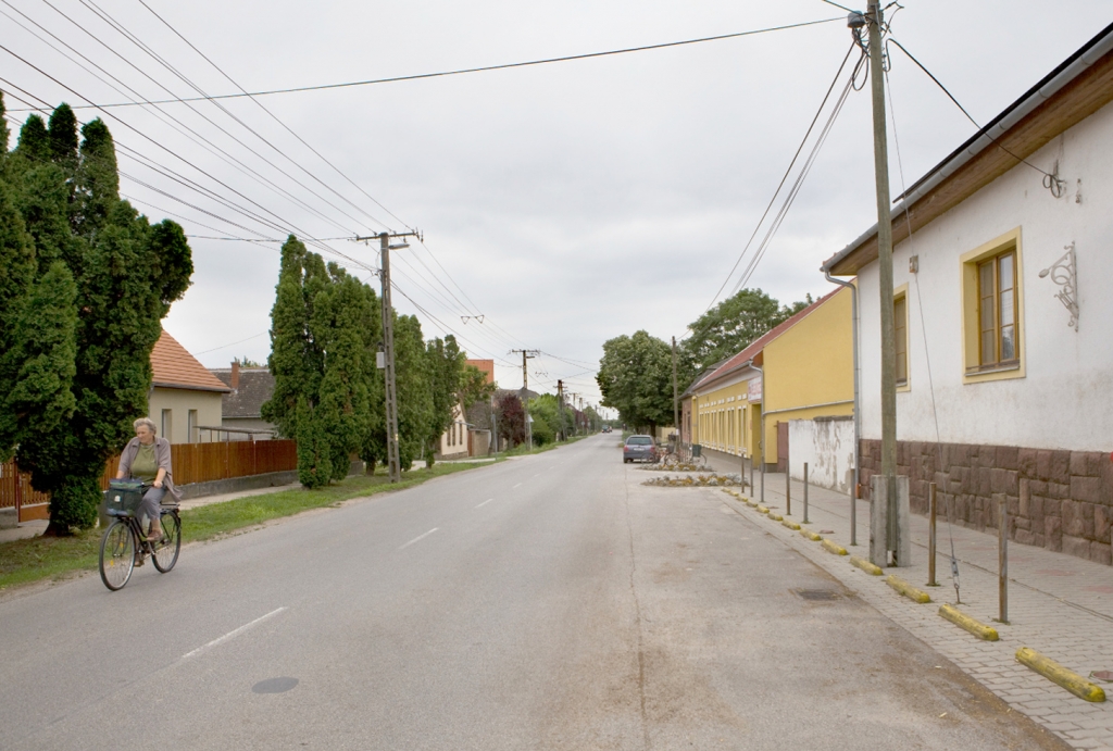 Als in Őcsény bekannt wurde, dass sieben Flüchtlingskinder zur Erholung kommen sollten, war der Frieden im Dorf auf einen Schlag zerstört. / Foto: Daniel Kaldori