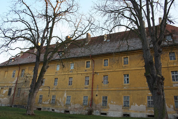 Im ehemaligen Militärkrankenhaus und Gefängnislazarett von Theresienstadt starb Gavrilo Princip / Sebastian Garthoff, n-ost
