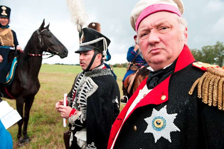 Schauspieler stellen die Schlacht von Borodino nach / Anton Agarkov, n-ost