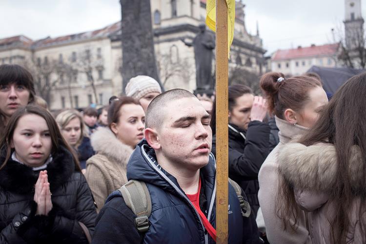 Zentrale Gedenkfeier für die Opfer der Proteste in Kiew von denen einige aus Lemberg stammten / Florian Bachmeier, n-ost