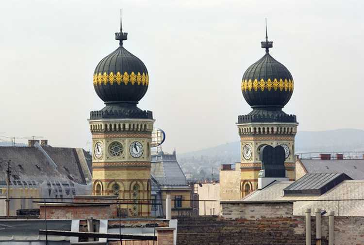 In Budapest steht die größte Synagoge Europas / Martin Feher, est&amp;ost