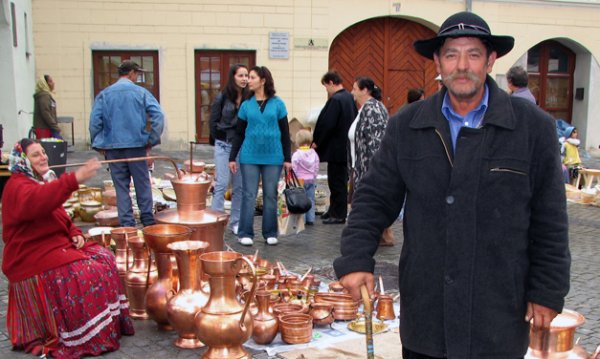 Nicolae Caldarar auf dem Markt in Hermannstadt / Ruxandra Stanescu, n-ost