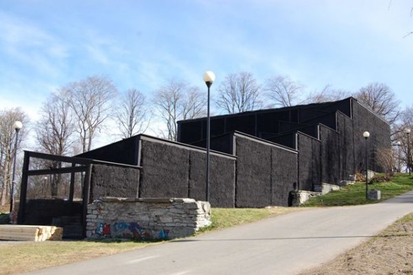 Strohtheater in Tallinn / Matthias Kolb, n-ost