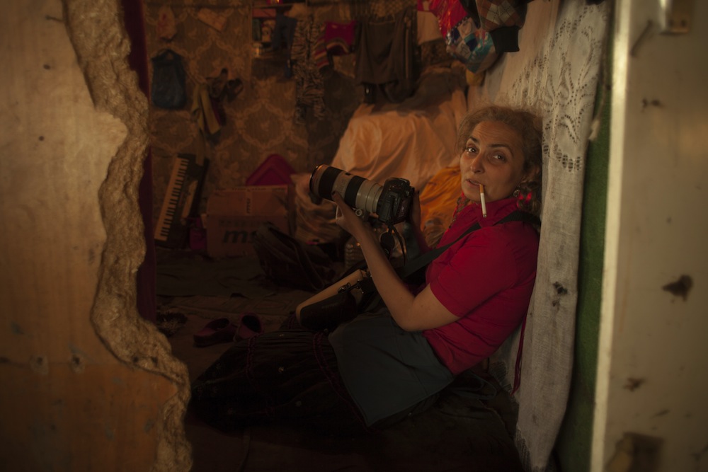 Lidija Mirkovic bei den Dreharbeiten zu „Slumdogs“ in einem Belgrader Slum / Igor Marovic, n-ost