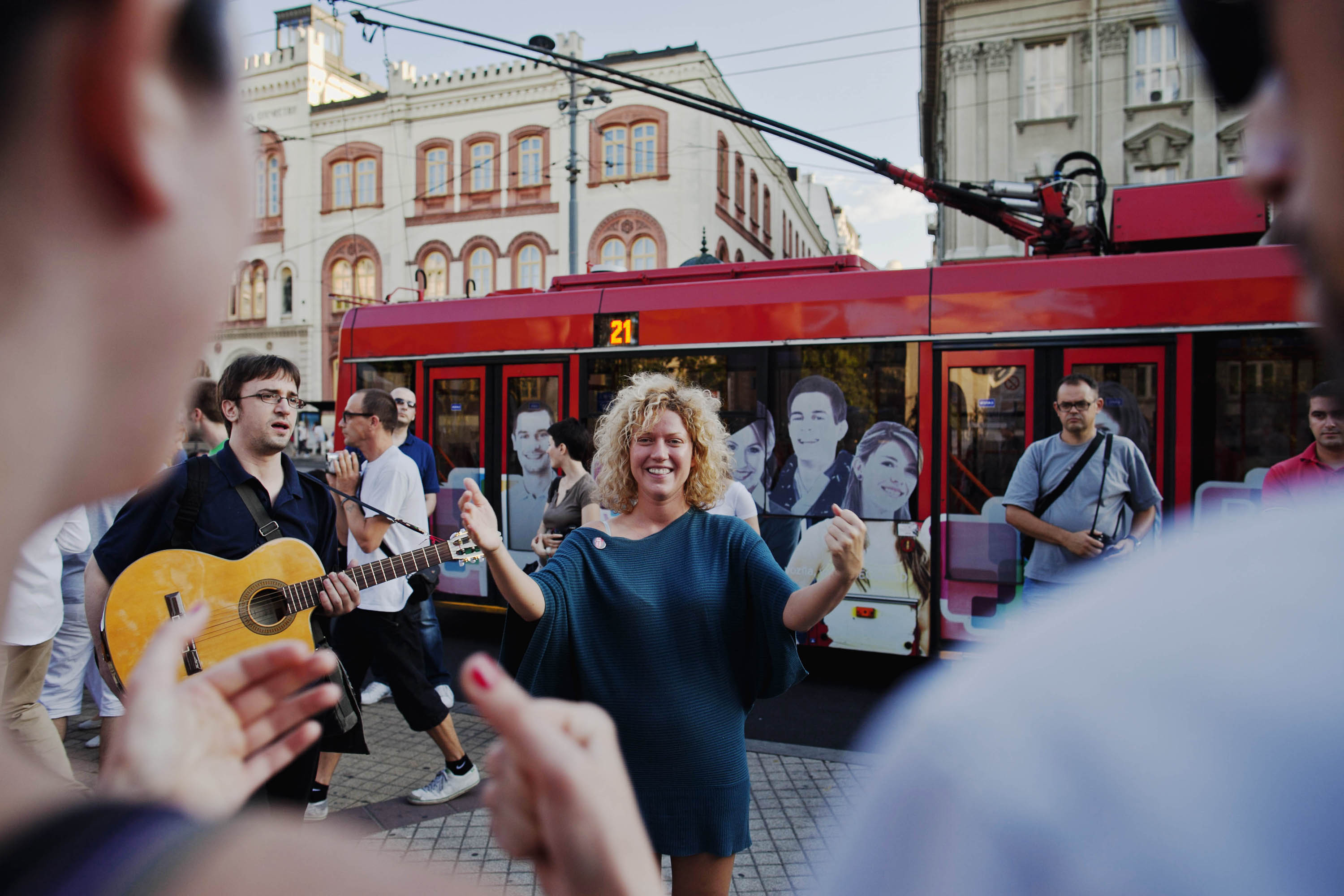 Singende Proteste gegen die hohen Fahrpreise in Belgrad / Sasha Colic, n-ost