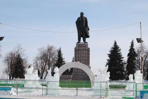 In Uljanowsk thront die monumentale Lenin-Gedenkstätte / Inna Hartwich, n-ost