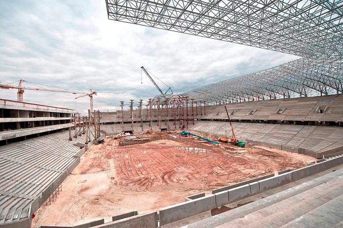 Das Stadion in Lwiw während der ersten Bauphase Mai 2011 / Dagmar Gester, n-ost