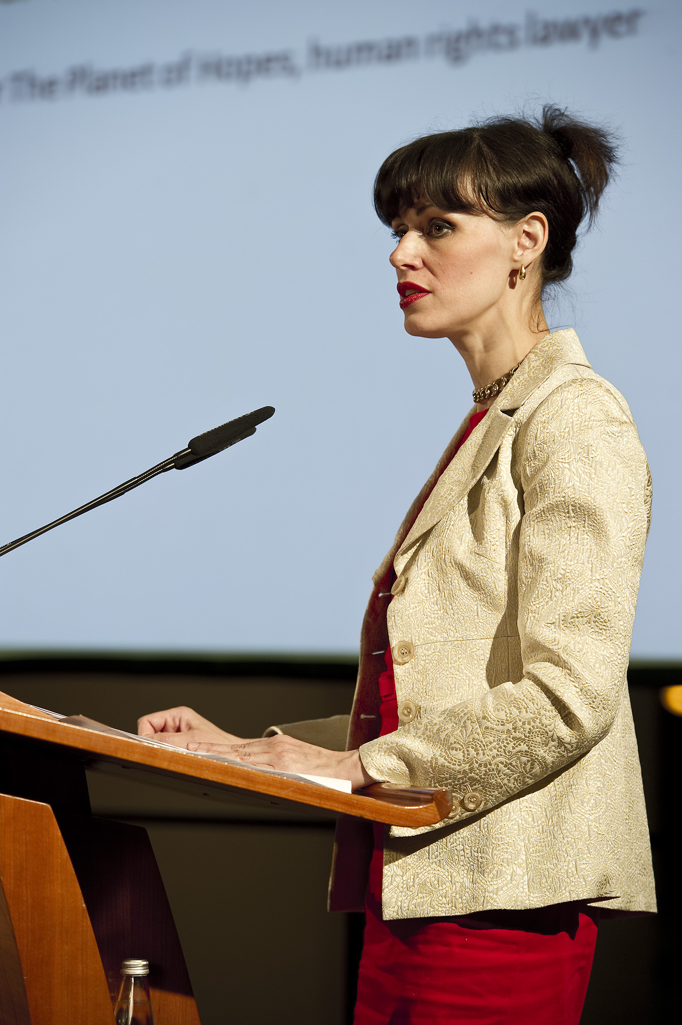 Die Umweltaktivistin Nadeschda Kutepowa lebt aufgrund drohender Verfahren in ihrer russischen Heimat mittlerweile in Paris - hier auf einem Umwelt-Konvent in Freiburg 2012. / Foto: Daniel Schönen, n-ost