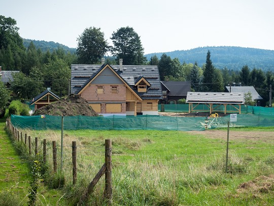 In der Idylle der Böhmischen Schweiz entsteht das Landhaus von Karel Gott. / Foto: Petr Spanek, n-ost