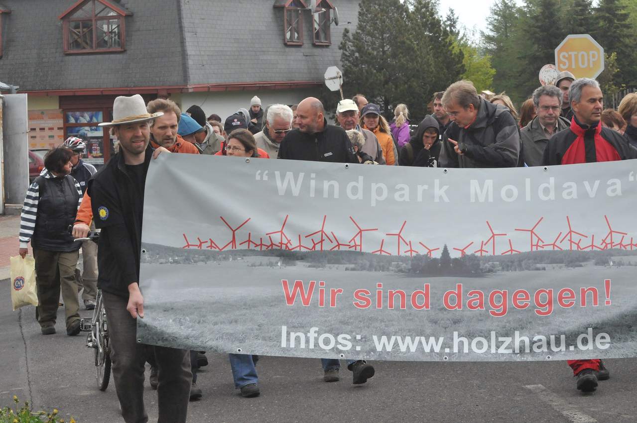 „Gegenwind“-Demonstration durch das tschechische Moldava / Egbert Kamprath, n-ost