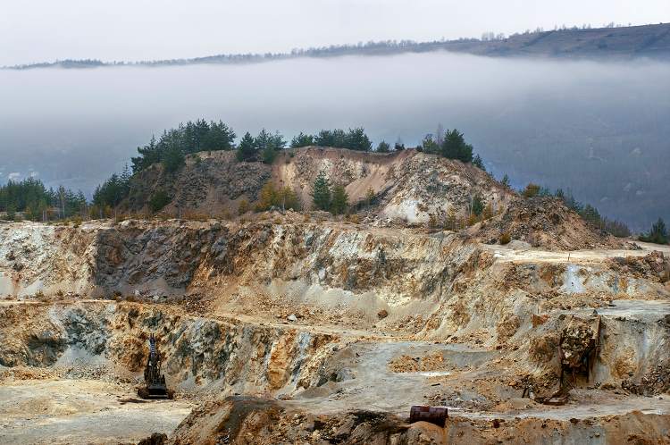 Der ehemalige Tagebau in Rosia Montana soll wieder eröffnet werden mit all den negativen Folgen für die Umwelt / Martin Fejer, est&amp;amp;ost