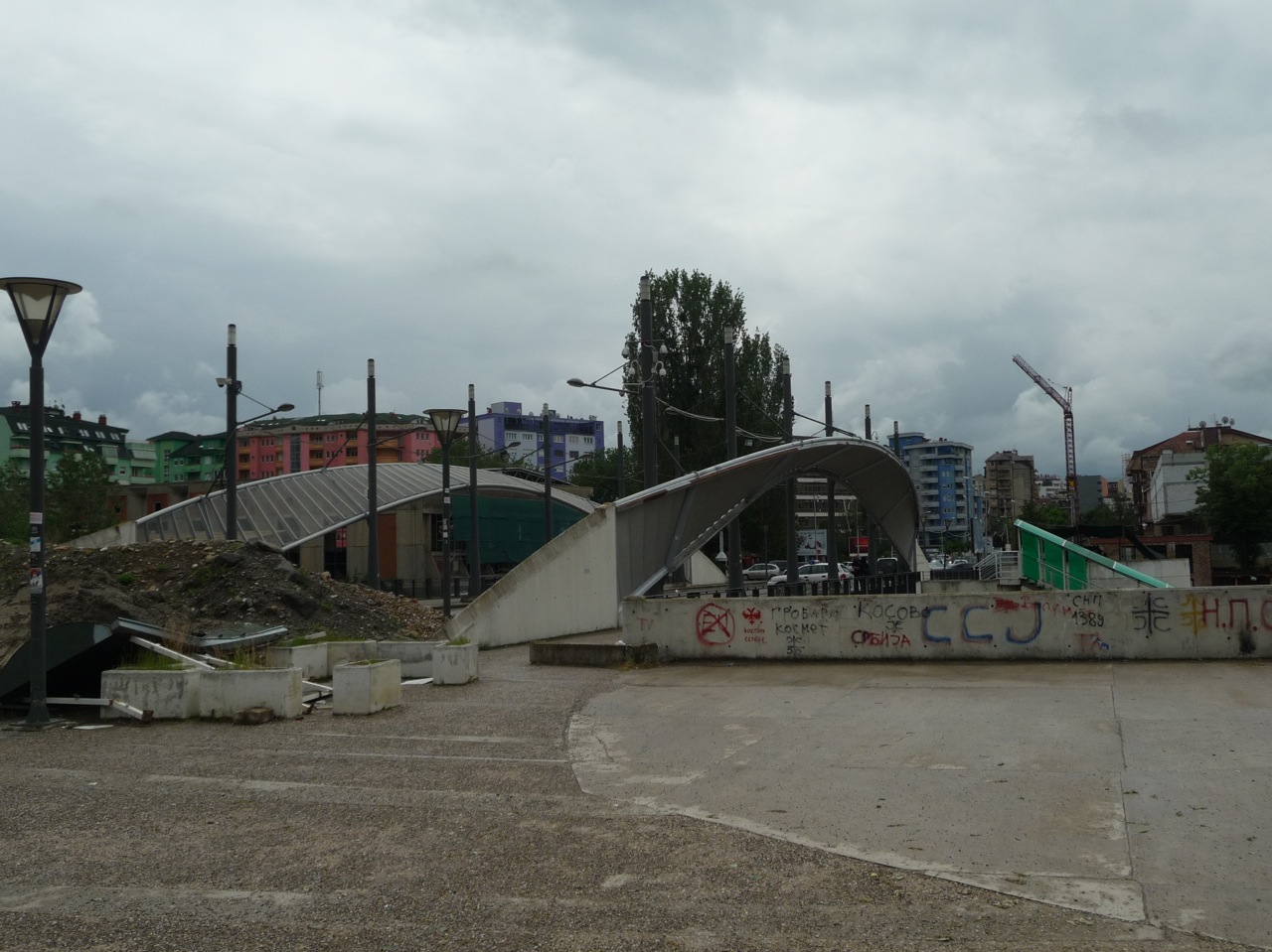 Barrikaden auf der Brücke in Mitrovica: Normalisierung sieht anders aus / Marijana Miljkovic, n-ost