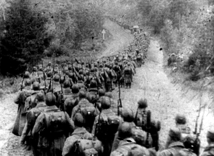 Einmarsch der sowjetischen Armee in Polen 16 Tage nach dem Angriff der Deutschen. Hier eine Aufnahme vom 17. September 1939 / Narodowy Archiwum Cyfrowy