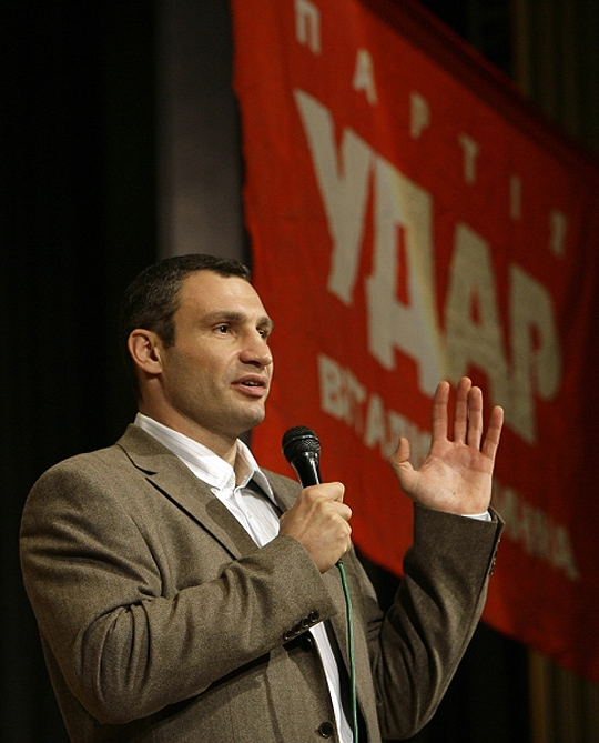 Boxweltmeister Vitali Klitschko im Wahlkampf / Annette Bräunlein, n-ost