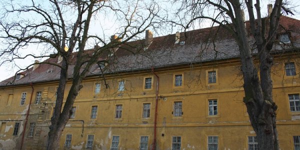 Im ehemaligen Militärkrankenhaus und Gefängnislazarett von Theresienstadt starb Gavrilo Princip / Sebastian Garthoff, n-ost