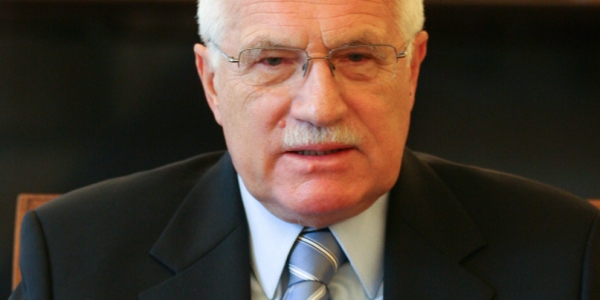 Vraclaw Klaus wird derzeit nach zehnjähriger Amtszeit als tschechischer Präsident des Hochverrats angeklagt / Björn Steinz, n-ost