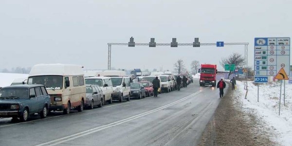 Grenzübergang Medyka: Stau gehört hier zur Tagesordnung. Foto: Elisabeth Lehmann (n-ost)