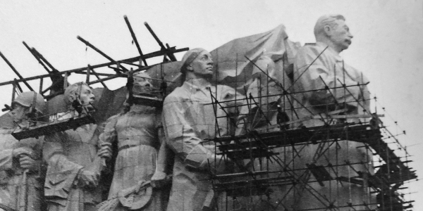 Fünf Jahre wurde das Stalin-Monument in Prag gebaut, nach nur sieben Jahren wurde es 1962 abgerissen / Rudla Cainer, ARSCI, n-ost