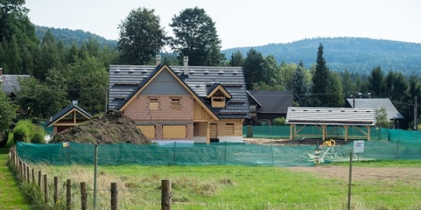 In der Idylle der Böhmischen Schweiz entsteht das Landhaus von Karel Gott. / Foto: Petr Spanek, n-ost