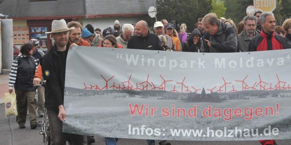 „Gegenwind“-Demonstration durch das tschechische Moldava / Egbert Kamprath, n-ost
