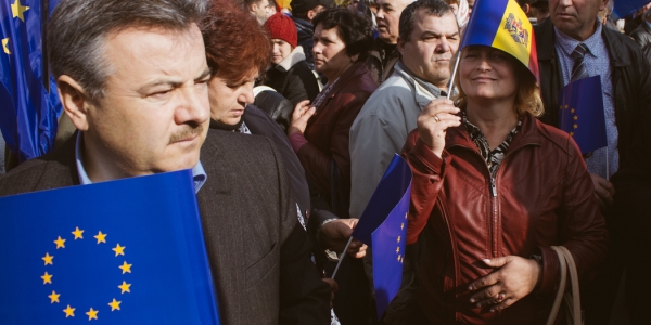 Pro-europäische Demonstration im November 2013: Sieben Monate später unterschrieb Moldau das EU-Assoziierungsabkommen, doch die Korruption im Land lähmt bis heute den Annäherungsprozess. / Foto: Ramin Mazur