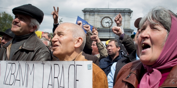 Massenprotest in Chisinau: Zehntausende forderten vergangenen Sonntag den Rücktritt der Regierung. / Foto: Natalia Zhurminskaya, n-ost