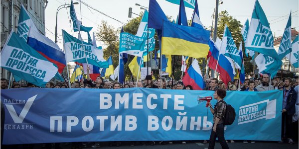 „Alle gegen den Krieg”: Am Sonntag zeigten etwa 30.000 Menschen in Moskau, dass sie nicht einverstanden sind mit Putins Politik. / Michael Magazov, n-ost