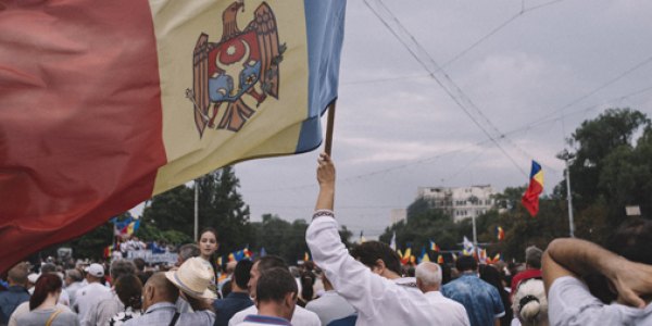 Seit einigen Tagen dauern die Proteste gegen die Oligarchen Regierung in der moldauischen Haupstadt Chisinau an. / Foto: Ramin Mazur, n-ost