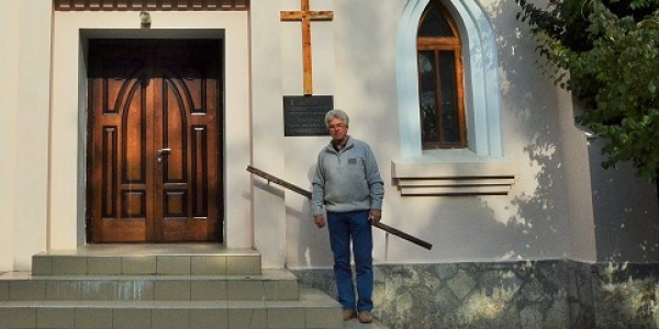 Viktor Raiser ist Krimdeutscher und leitet eine Begegnungsstätte in der lutheranischen Kirche von Simferopol. / Robert Kalimullin, n-ost