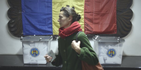 Wahlurnen in Chisinau. Die erhoffte Richtungsentscheidung hat die Wahl in der Republik Moldau nicht gebracht. / Ramin Mazur, n-ost