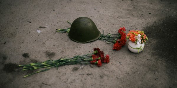 Gedenken an ein Scharfschützen-Opfer auf dem Maidan, ein paar Tage vor der Flucht von Präsident Janukowitsch Ende Februar / Jacob Balzani Lööv, n-ost
