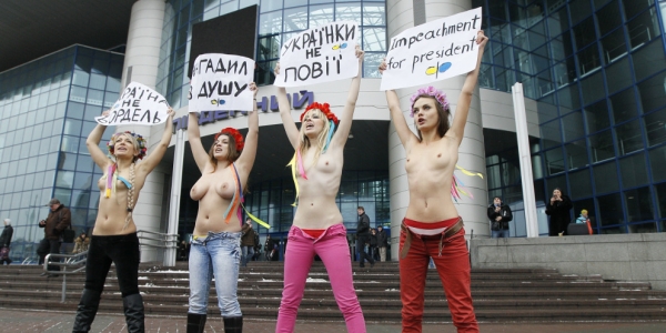 Femens spektakuläre Nacktprotestaktionen: „Aufmerksamkeit zu erzeugen, ist das Wichtigste“, sagen sie. / Femen