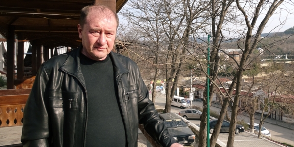 Ilmi Umerow ist einer der letzten Krimtataren und Abgeordneter der politischen Vertretung der Tataren auf der Krim. / Foto: Simone Brunner; n-ost